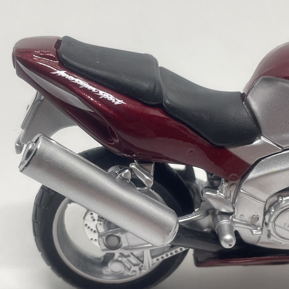 Maisto Yamaha YZF1000 Thunderace Sport Bike Diecast Motorcycle TOY DELTRBOX EXUP - Picture 8 of 10
